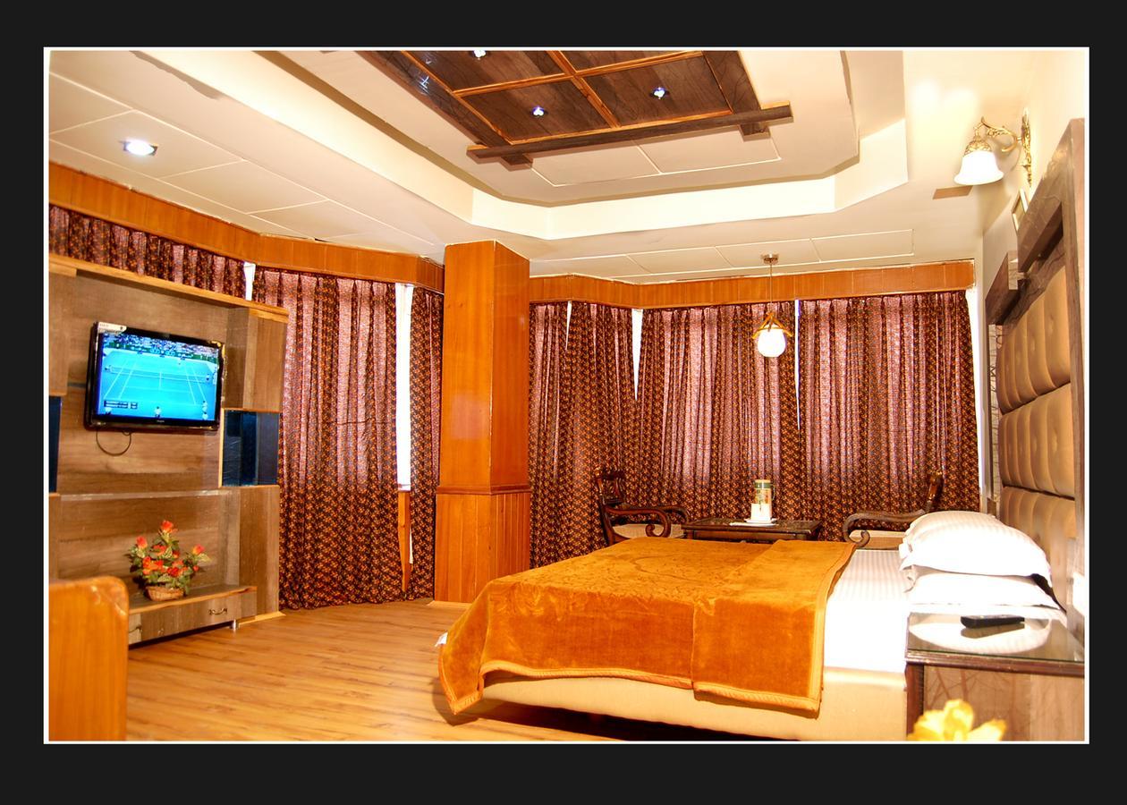 Hotel Out Town Manali  Exterior photo