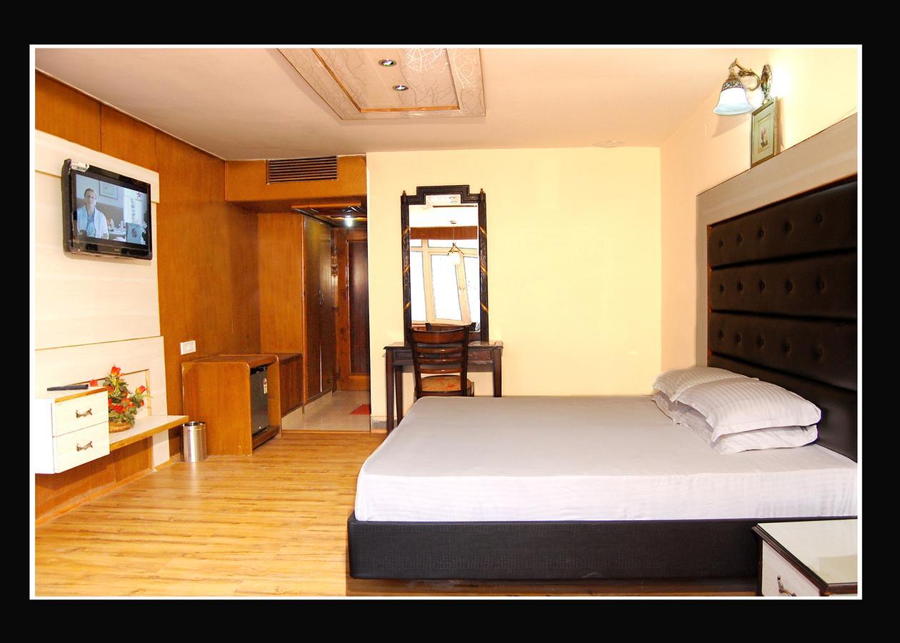 Hotel Out Town Manali  Exterior photo
